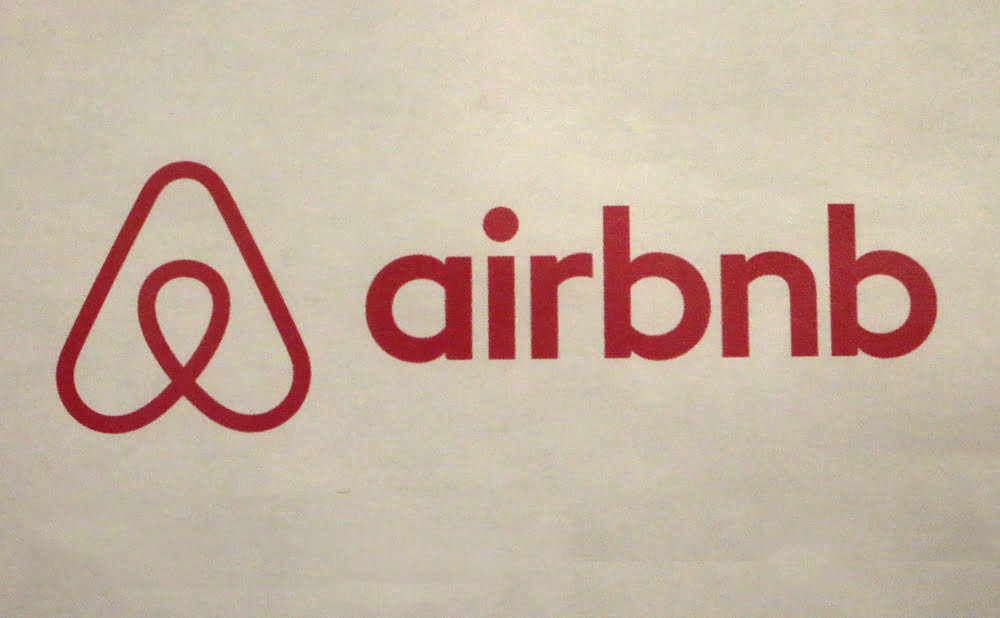 Airbnb Referendum Economie Disruptive Critiques Locations Immobilier
