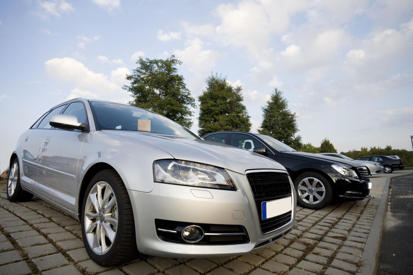 Car Dealer 2138927 1920%201
