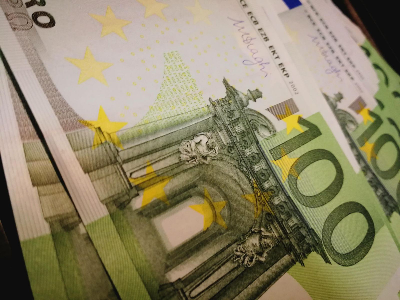 Euro 2427196 1920