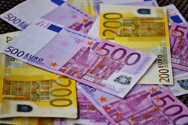 France Ministeres Salaires Parachutes Dores