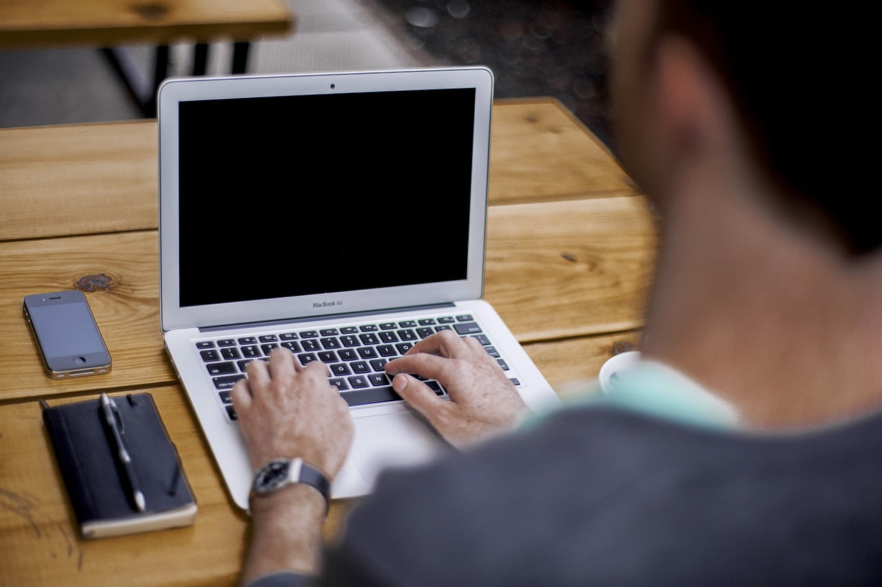 Laptop Ordinateur Interdiction Usa Kelly Vol Terrorisme