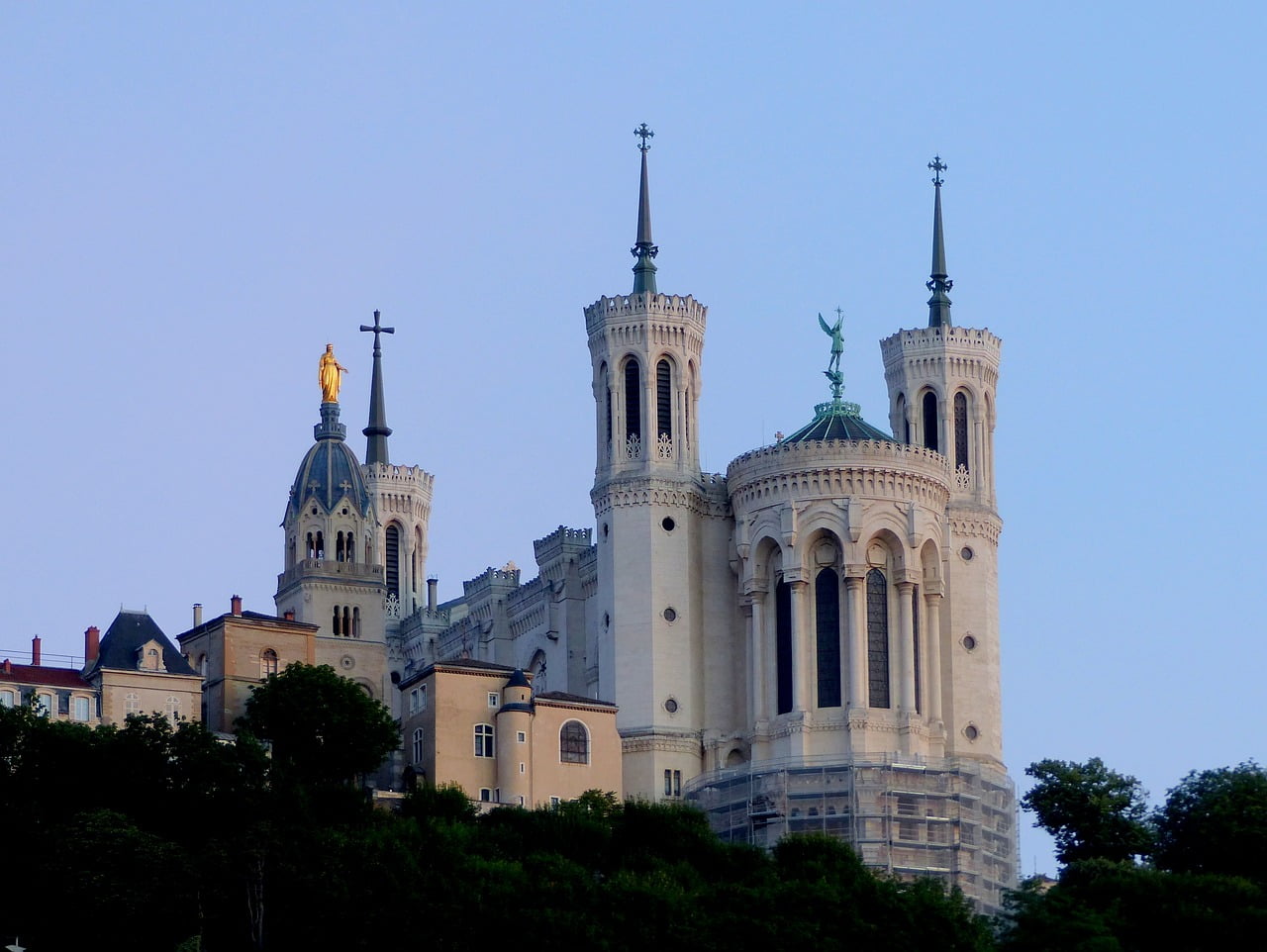 Lyon Location Airbnb Argent Tourisme Reglementation Guerre