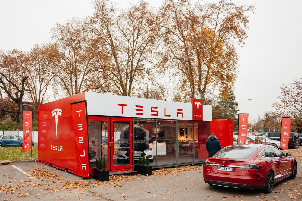 Tesla Apple Guerre Ingenieurs Musk Cook Voiture Autonome Projet