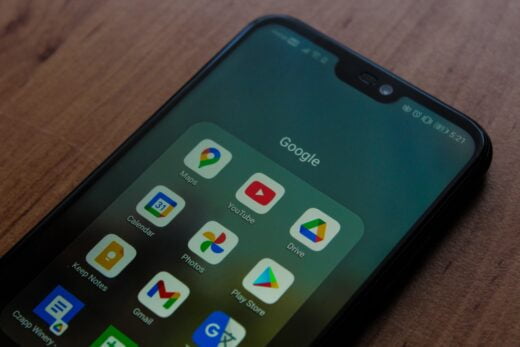 Google et Amazon stoppés par les lois européennes.