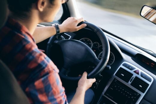 L'âge du permis de conduire pourrait bientôt être à 16 ou 17 ans.