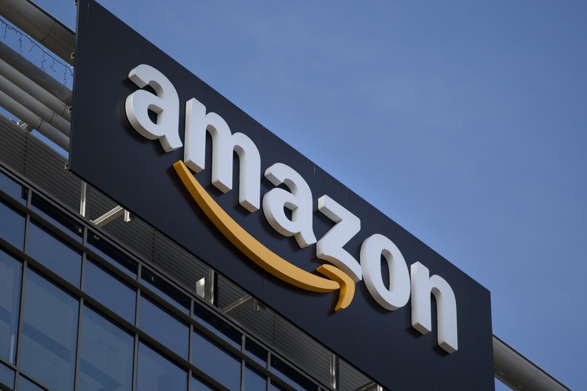 Amazon craint pour l'avenir et chute en Bourse
