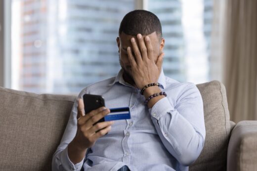carte-cadeau, Total, carte prépayées, escrocs, Facebook, données bancaires, virements bancaires, arnaque
