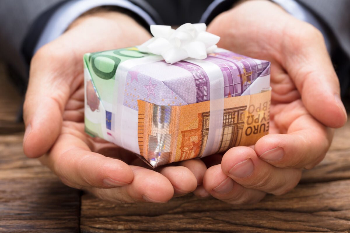 Impots Cadeau Fisc Fifa Gouvernement Argent