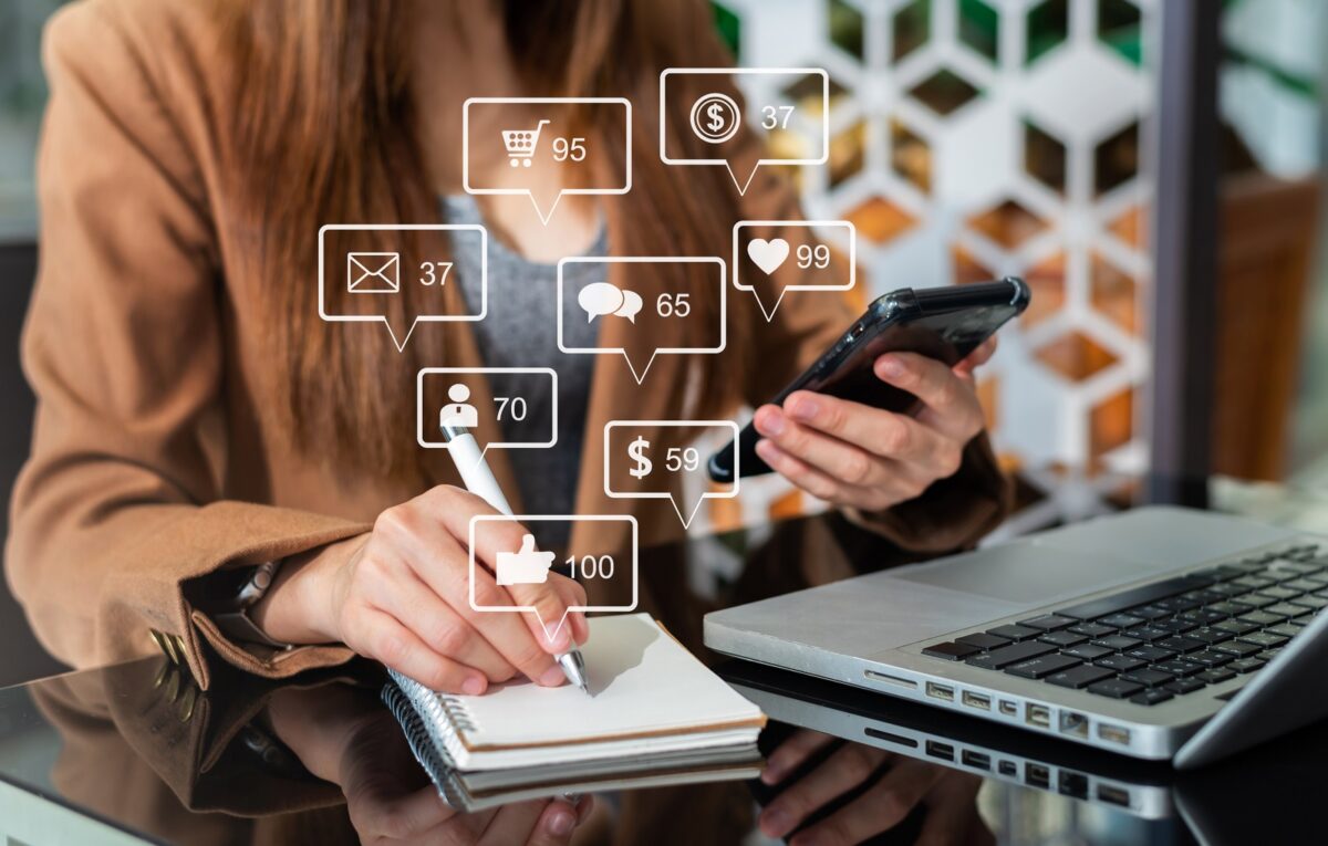 algorithme, média, réseaux sociaux, visite, information