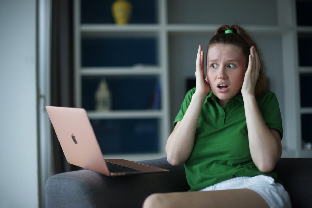 apple, piratage, logiciel, espion risque