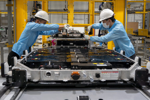 Inside,a,electric,vehicle,battery,pack,shop,at,a,vinfast
