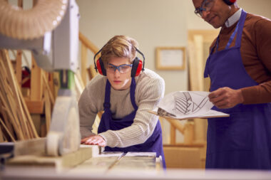 Apprentissage : l’aide à l’embauche diminuera en 2025