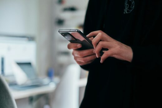 Smartphone reconditionné Photo de Jonas Leupe sur Unsplash