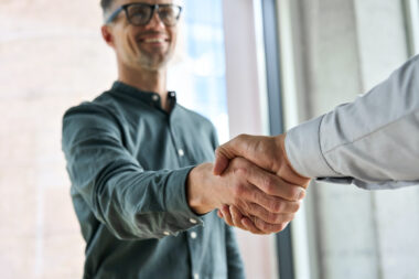assurances, observatoire de l'évolution des métiers de l'assurance, baromètre, 2024, recrutement, 2023, oéma, salariés, alternance, stage, emploi
