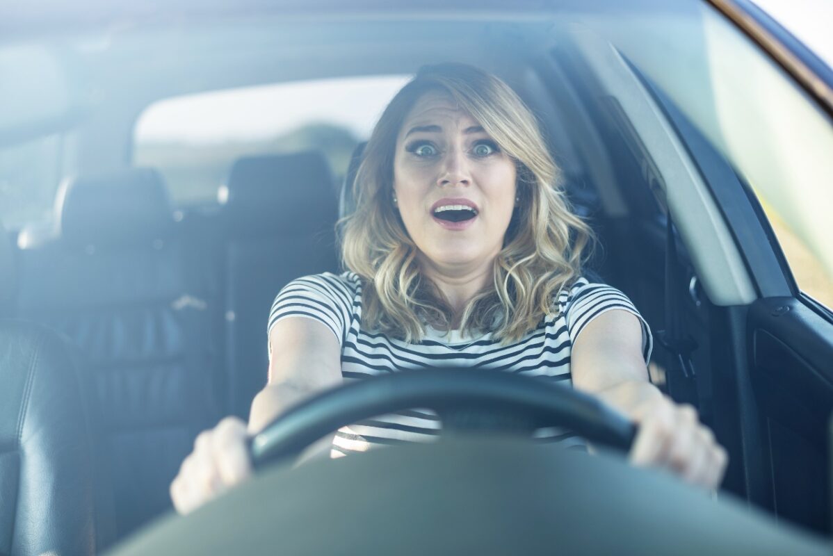 The,woman,driving,the,car,in,a,panic.,the,lady