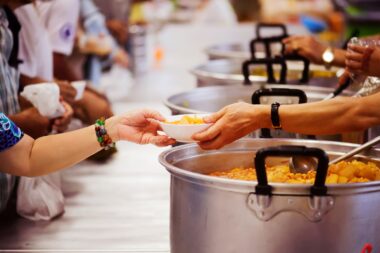 Carte vitale alimentaire : 150 euros pour manger pour tous ?