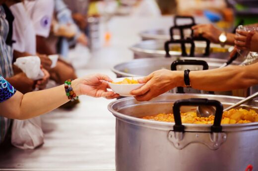 Carte vitale alimentaire : 150 euros pour manger pour tous ?