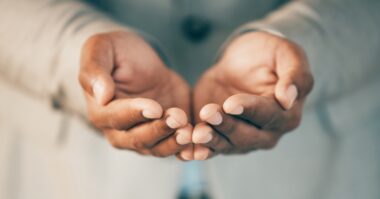 Dons aux associations : le taux de réduction d’impôt de 75% maintenu