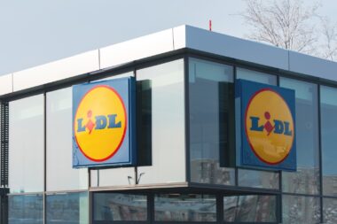 Un mouvement social d’ampleur menace la chaîne de supermarchés Lidl en France. À compter du 7 février 2025, cinq organisations syndicales - CFTC, CGT, CFDT, FO-FGTA et SNCDD CFE-CGC - appellent les employés de l’enseigne à une grève illimitée.
