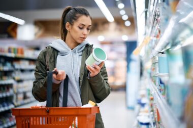 Recyclage : « Je vais dans le bac jaune sans être lavé », un message bientôt sur vos pots de yaourt