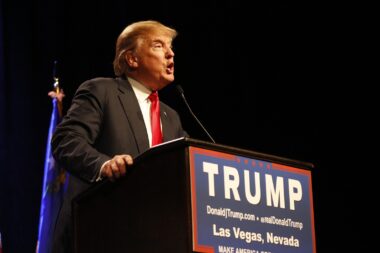 Résidence américaine à vendre : Trump réserve la « gold card » aux ultra-riches