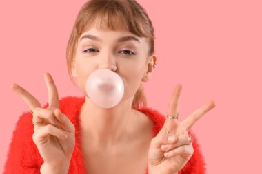 les chewing-gums synthétiques et naturels libéraient une quantité similaire de microplastiques lorsqu’on les