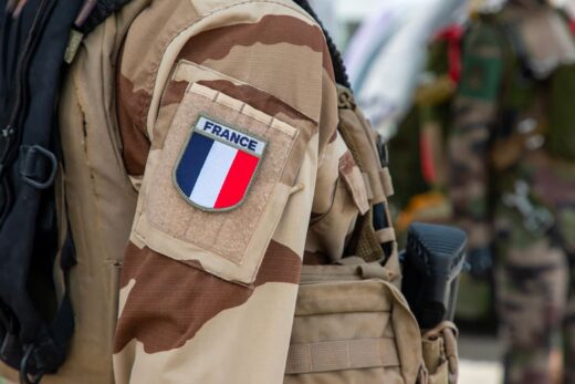 Emmanuel Macron souhaiterait pouvoir puiser dans les livrets d'épargne des Français pour financer l'effort de guerre. Defense.gouv