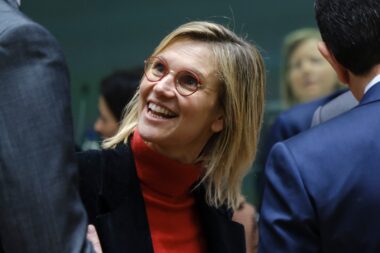 zfe-ministre-ecologique-pense-pauvres-voiture