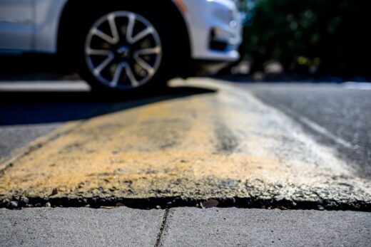 Routes françaises : 400 000 ralentisseurs jugés illégaux mais intouchables