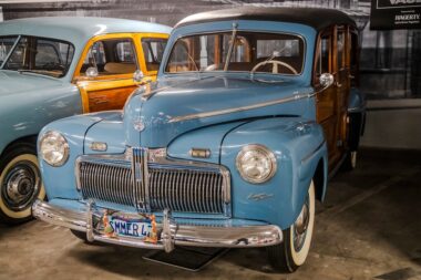 voiture-de-luxe-decouverte-epave-porte-avion