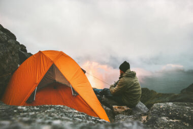 Camping sauvage : où planter sa tente sans risquer une amende ?
