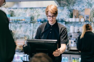 jobs d'été, jobs, étudiants, règle, réglementation, contrat, emploi, mineur, majeur
