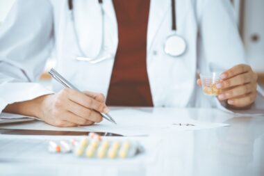 deserts-medicaux-infirmiers-vont-medicaments