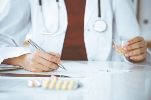 deserts-medicaux-infirmiers-vont-medicaments