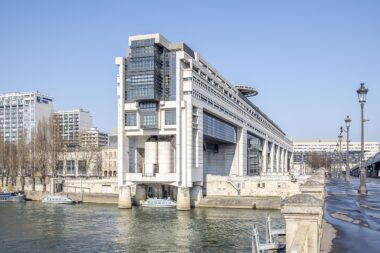 Le gouvernement veut réduire le nombre de fonctionnaires. Wikipedia