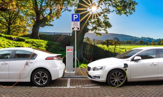 Un peu plus d'un Français sur dix serait prêt à passer à la voiture électrique, à prix équivalent à une voiture thermique. Pixabay
