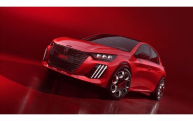 « La PEUGEOT E-208 GTi offre ainsi les meilleures performances de tous les modèles du segment B », annonce fièrement le constructeur.