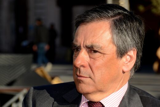 Francois Fillon Condamne 375 000 Euros