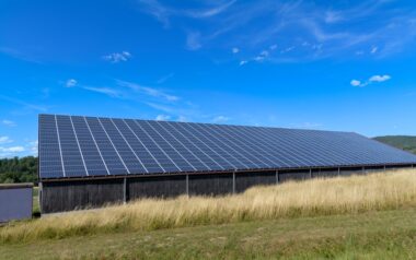 L'État réduit encore les aides à l'électricité solaire en toiture