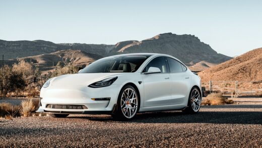 Des clients français assignent Tesla en justice pour rompre leur contrat de leasing, dénonçant l’impact financier d’un changement d’image provoqué par Elon Musk. Pixabay