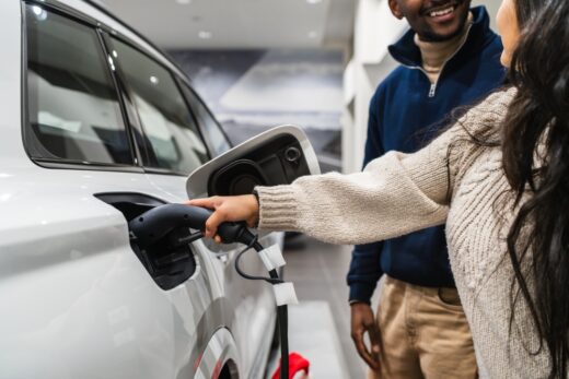 Voitures électriques : le bonus augmenté dès juillet, sans coût pour l’État