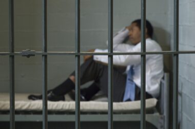 210 Jours Cra Etrangers Juges Dangereux Detention Prolongee