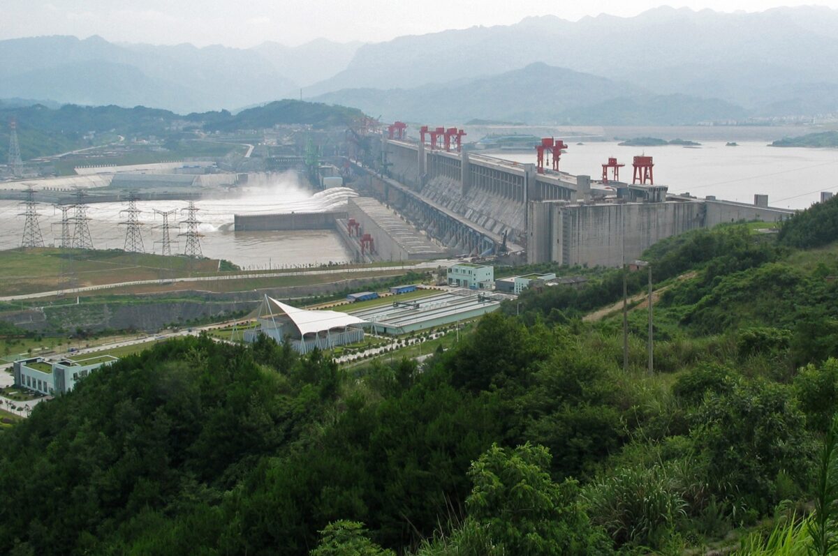 Le 21 juillet 2025, la Chine a officiellement lancé la construction du barrage de Motuo, en plein plateau tibétain.