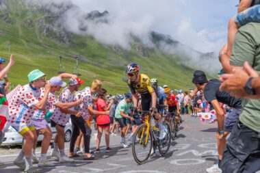 gendarmerie-nationale-ancienne-voitures-tour-de-france-2025